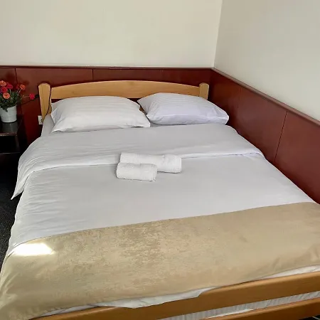 فندق مبيت وإفطار Sobe Na Josanici 3*